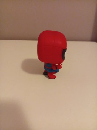 Figura Spiderman con móvil