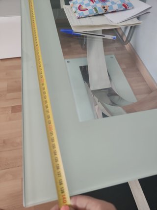 Mesa de cristal y metal