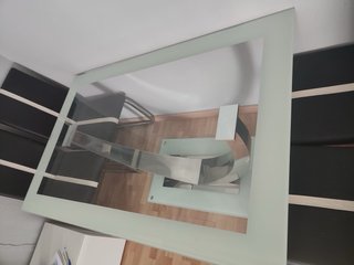 Mesa de cristal y metal