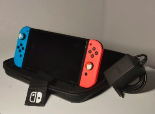 Nintendo Switch originale con poco utilizzo, con custodia