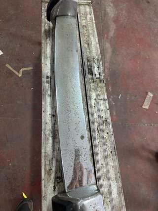 Paragolpes SEAT 1500 delantero