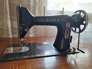 Máquina de coser Sigma antigua