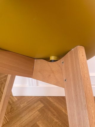 Silla amarilla de comedor