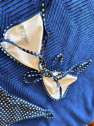 Bikini lunares azul y blanco