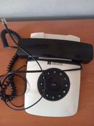 Teléfono NETPO blanco y negro