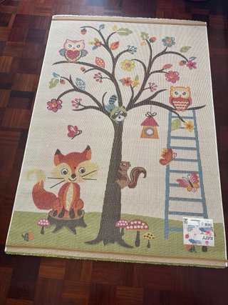 Alfombra infantil de árbol con animales 120x70