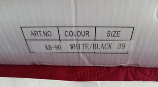 Zapatillas Blancas y Negras Talla 39