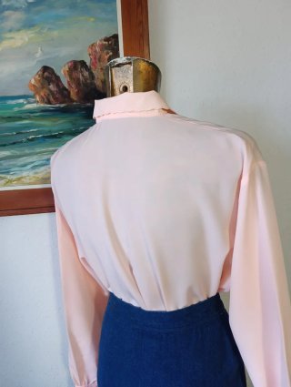 Camisa vintage rosa con bordados