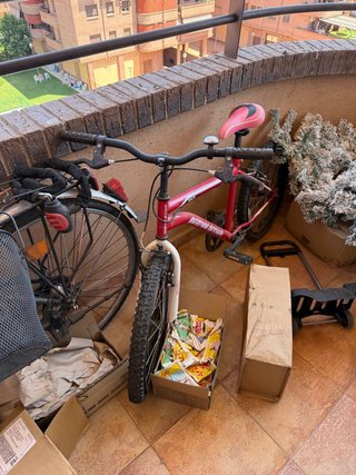 2 bicicletas, una de adulto y otra de niño,40 €