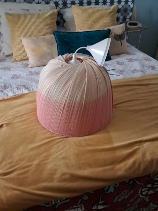 Lámpara de techo de bambú y tela, degradada en ros