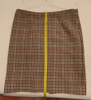 Traje de chaqueta y falda mujer de invierno.