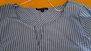 Camisa de verano azul con rayas blancas.talla 40