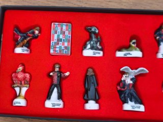 Harry Potter: Estuche de 12 Figuras de Porcelana.