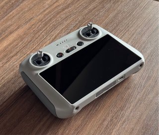 Dron DJI Mini 3 Pro con Mando DJI RC