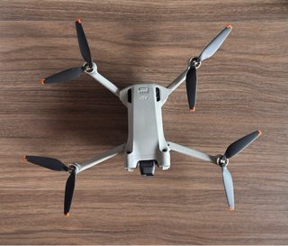 Dron DJI Mini 3 Pro con Mando DJI RC