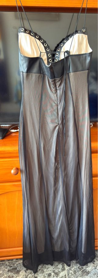 Vestido largo negro con cordones