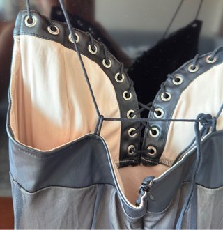 Vestido largo negro con cordones