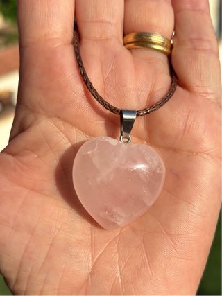 Collar Corazón Cuarzo Rosa ideal verano.
