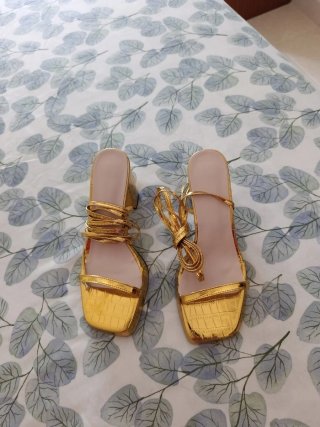 Sandalias doradas plataforma