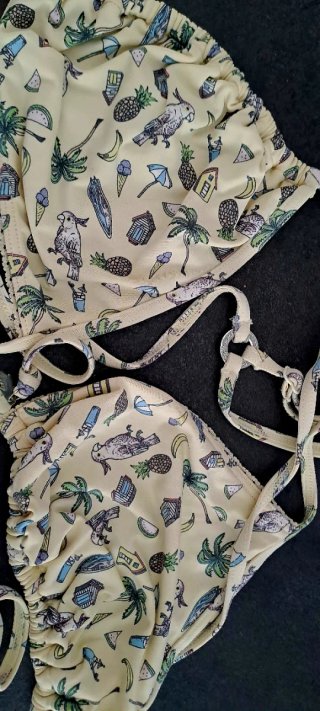 Bikini Britney Spears estampado tropical