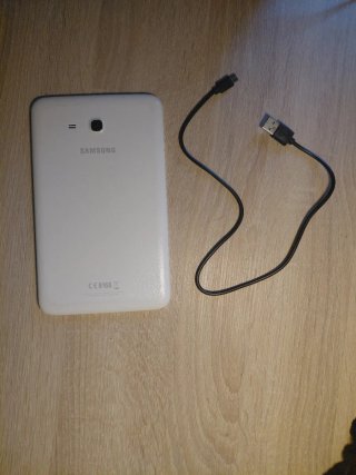 Samsung Galaxy Tab 3 Lite con cable compatible