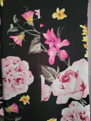 Vestido Guess floral negro y rosa