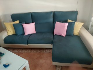 Cheslong  azul y blanco con muy poco uso.