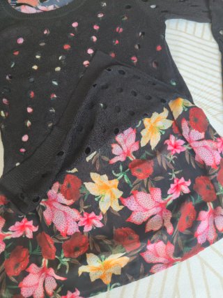 Jersey Desigual Negro Talla XS con Estampado Flora