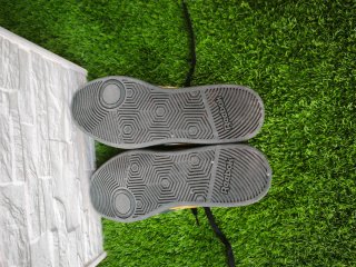 Zapatillas Reebok Amarillas y Negras talla 44