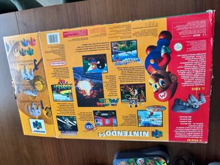 Nintendo 64 con scatola