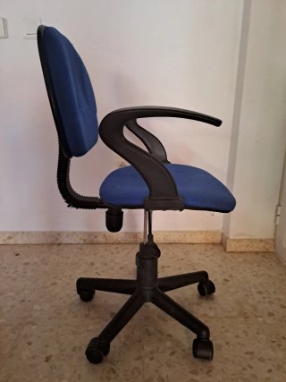 Silla de estudio azul y negra