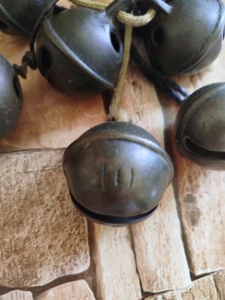 Cascabeles de bronce