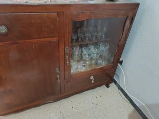 Tavolo da pranzo con 6 sedie e cassettiera