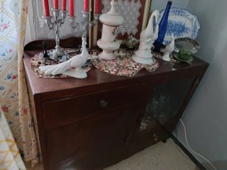 Tavolo da pranzo con 6 sedie e cassettiera