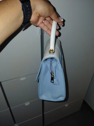 Bolso pequeño azul y blanco