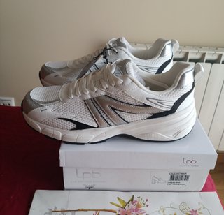 Zapatillas LPB Blancas y Plateadas Talla 41