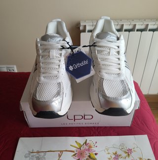 Zapatillas LPB Blancas y Plateadas Talla 41