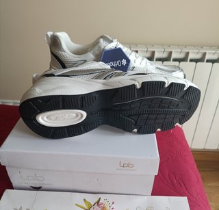Zapatillas LPB Blancas y Plateadas Talla 41