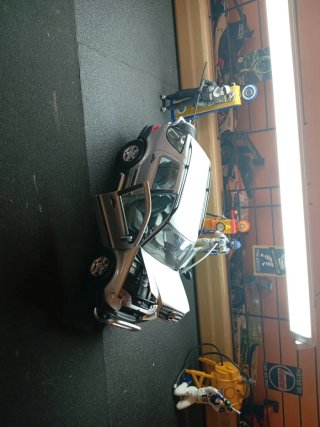 Maisto Mercedes 320 ML 1:18