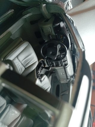 Maisto Mercedes 320 ML 1:18
