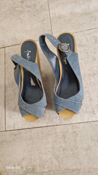 Sandalias de cuña vaqueras