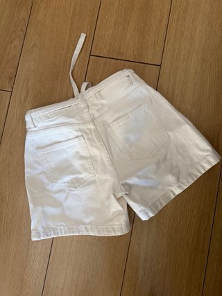 Shorts blancos Lefties con cinturón