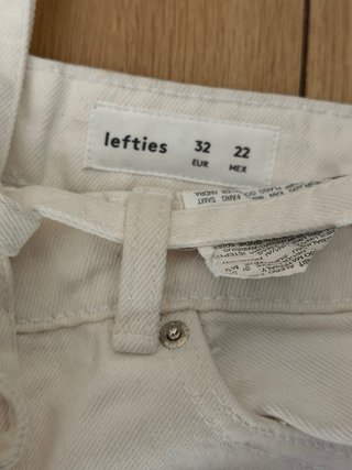 Shorts blancos Lefties con cinturón