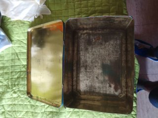 Caja metálica antigua perro y gato