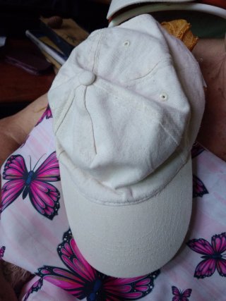 3 Gorro visera beige claro