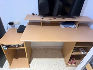 Escritorio madera y blanco