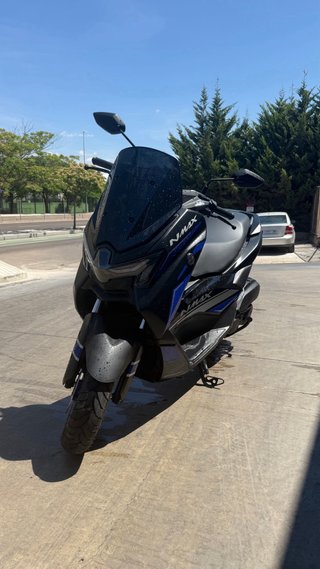 Yamaha NMAX 125 Negra y Azul