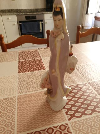 3 Figuras Geishas y Jarrón Cerámica altura 28cm