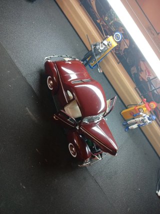 Ford Coupe Deluxe 1/18 Ertl