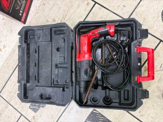 Taladro percutor Milwaukee con maletín, alquiler